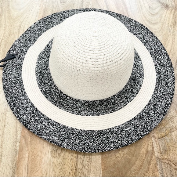 NWT BLACK AND WHITE FLOPPY SUN HAT - Picture 4 of 6